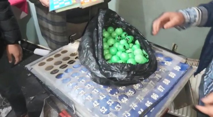 Derneğe kumar baskını; malzemeleri asansörlü mekanizma ile gizlemişler