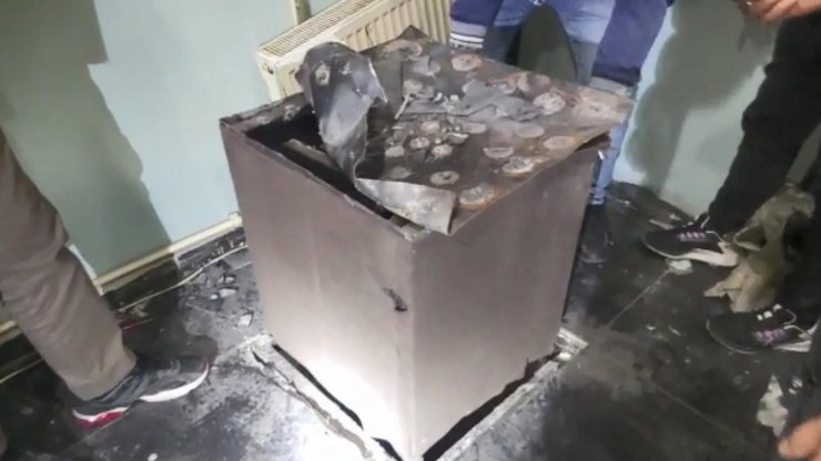 Derneğe kumar baskını; malzemeleri asansörlü mekanizma ile gizlemişler