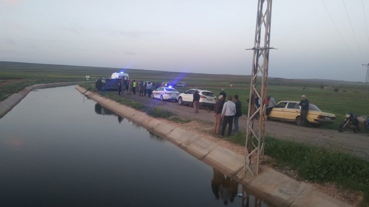 Hafif ticari araç sulama kanalına uçtu: 4 ölü, 3 yaralı