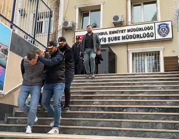 Hırsızlık için duvarı deldiler