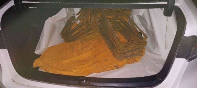 İnşaatlardan demir çalıyorlardı, bu kez suçüstü yakalandılar