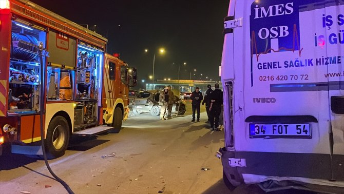 Trafik kazasında 2'si ağır 3 kişi yaralandı