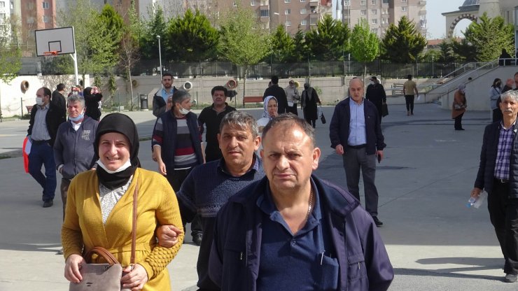 Kamu personeli olmak isteyen 95 bin engelli sınava girdi 