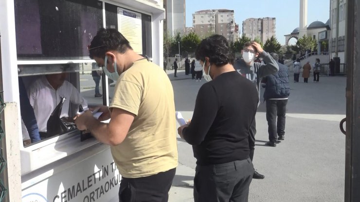 Kamu personeli olmak isteyen 95 bin engelli sınava girdi 