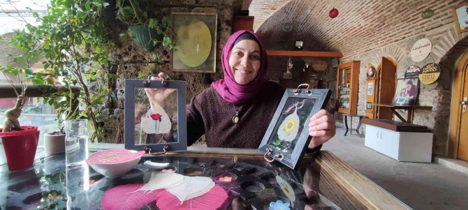 Kurumuş yaprakları sanat eserine dönüştürüyor