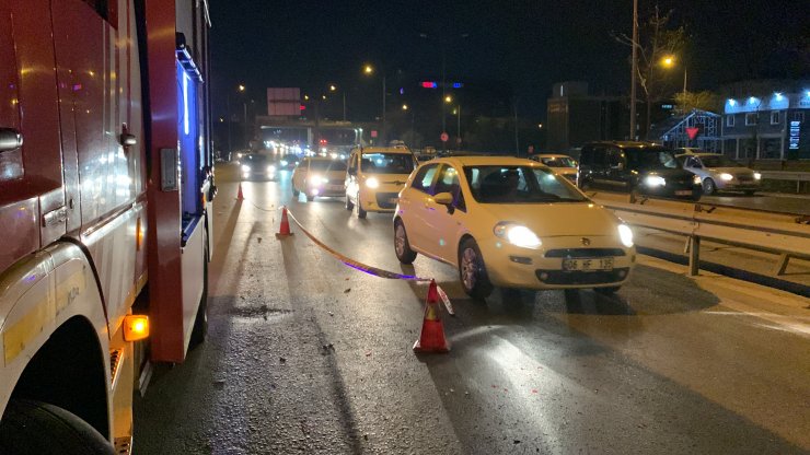 Otomobil, park halindeki minibüse çarptı: 4 yaralı 