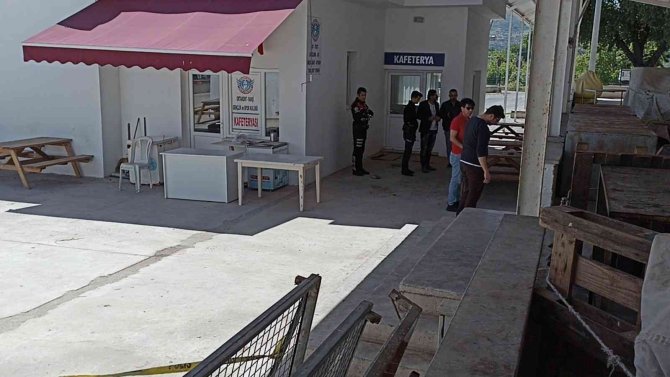 Pazaryerinde ölü bulundu