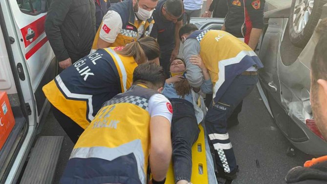 Sürücüsünün kontrolünden çıkan otomobil takla attı: 2 yaralı