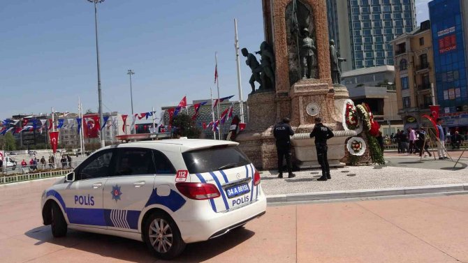 Taksim’de köpek İranlı çocuğu burnundan ısırdı