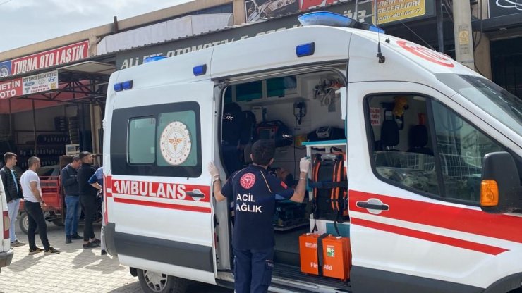 Tamir için çıktğı sundurmadan düşen işçi yaralandı