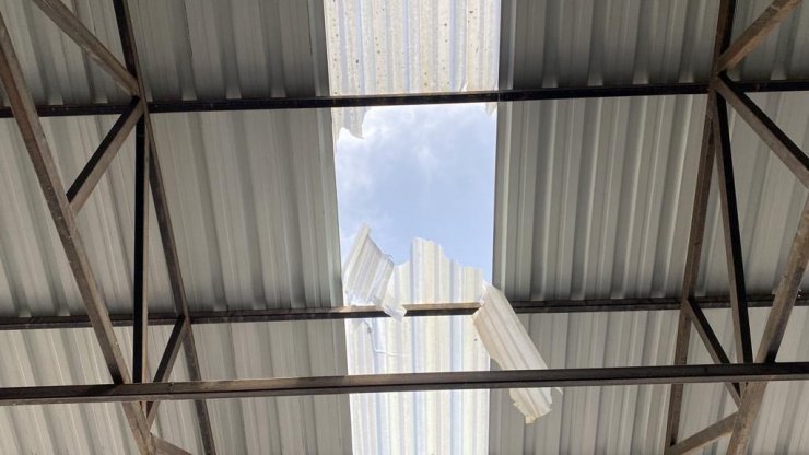 Tamir için çıktğı sundurmadan düşen işçi yaralandı