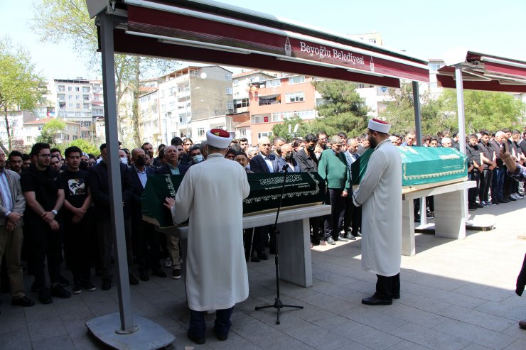 TIR'ın altına giren otomobilin sürücüsü hayatını kaybetti 
