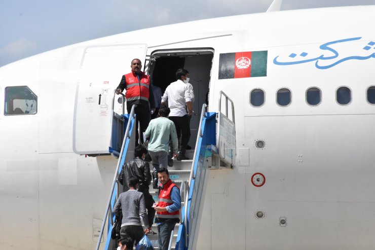 227 kaçak göçmen daha ülkesine gönderildi