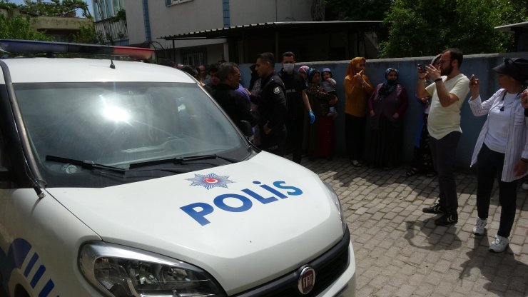 Arkadaşlarıyla toplandıkları evde vurulan genç  öldü