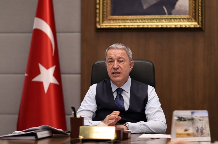 Bakan Akar'dan komutanlarla toplantı