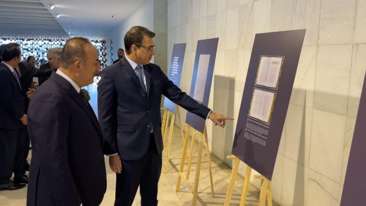 Bakan Çavuşoğlu, ‘Belgelerle Türkiye’nin Brezilya İle İlişkileri’ sergisini gezdi
