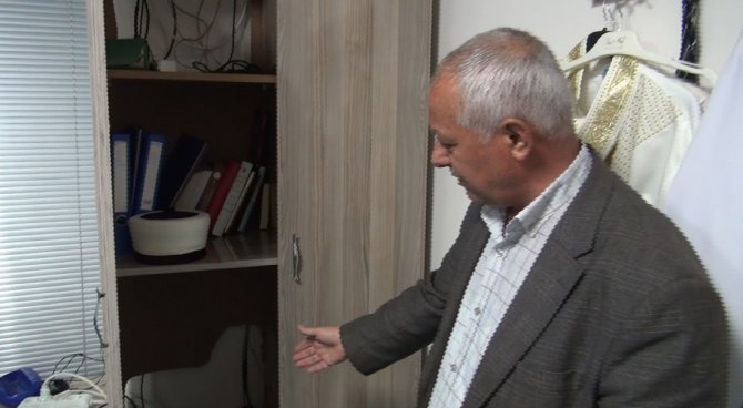 Caminin ses sistemini çaldı