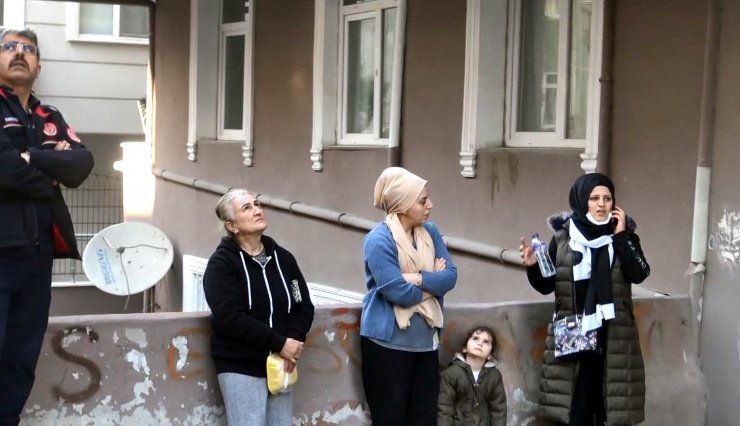 Çocuklar uyandırılamayınca itfaiyeden yardım istendi