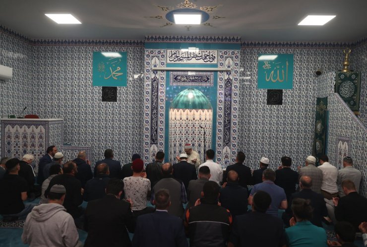 Erbaş, Belçika’da teravih namazı kıldırdı