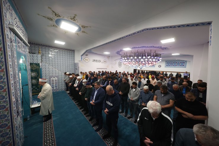 Erbaş, Belçika’da teravih namazı kıldırdı