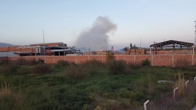 Kağıt depolama alanında yangın