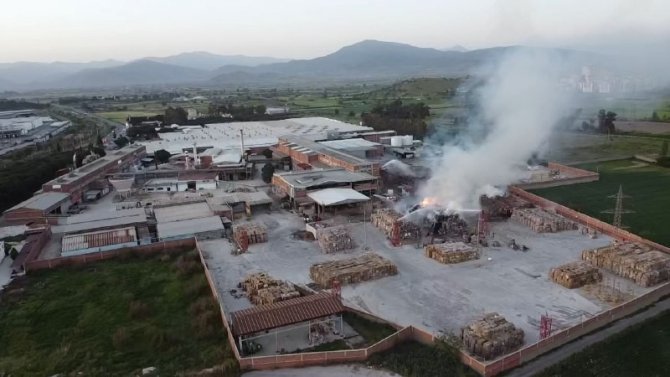 Kağıt depolama alanında yangın