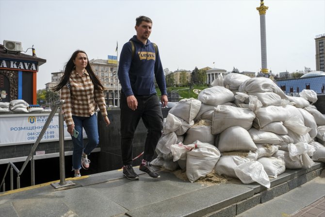 Kiev'in caddeleri canlanmaya başladı