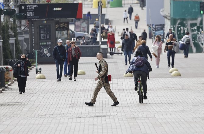 Kiev'in caddeleri canlanmaya başladı