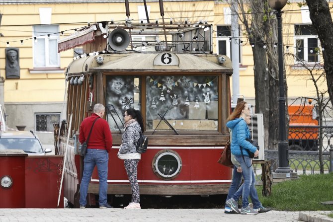 Kiev'in caddeleri canlanmaya başladı