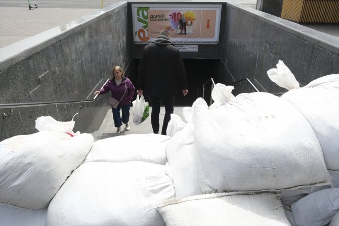 Kiev'in caddeleri canlanmaya başladı