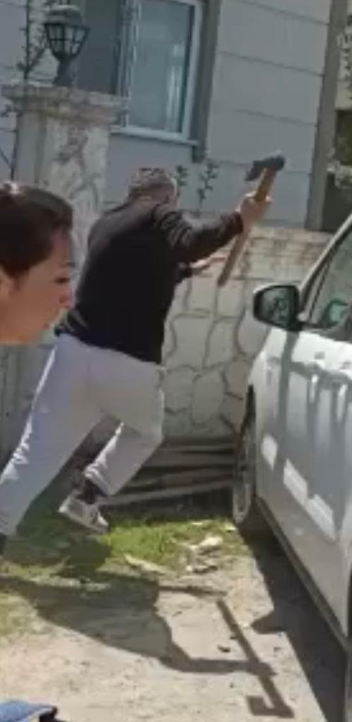 Komşusuna baltayla saldırdı