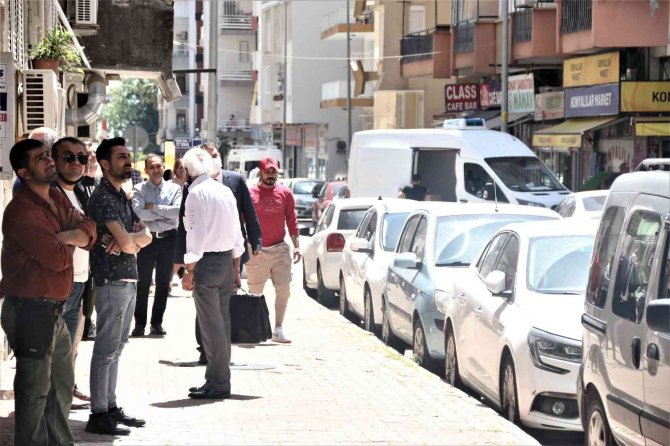 Metruk bina alev alev yandı