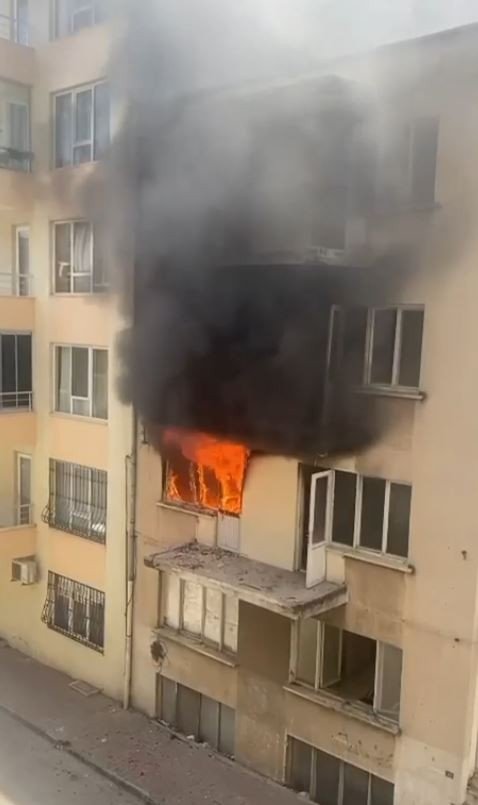 Metruk bina alev alev yandı