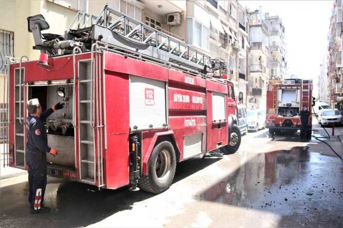 Metruk bina alev alev yandı