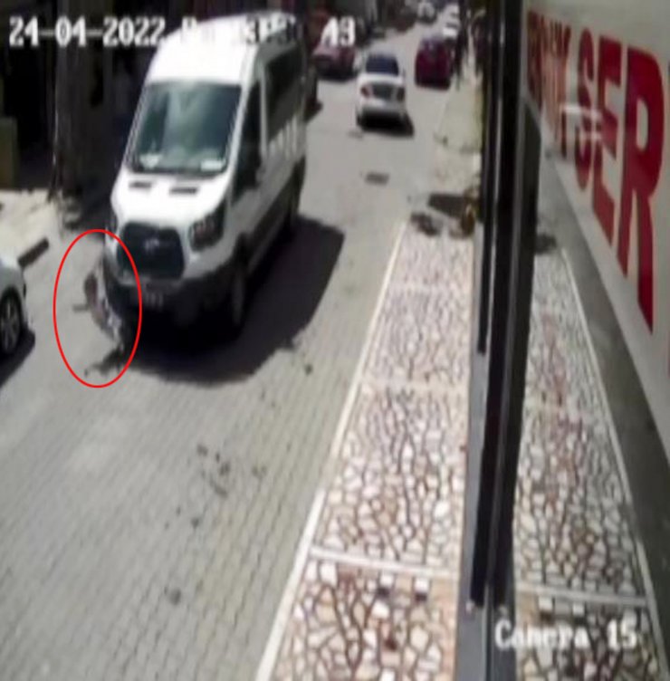 Minibüs altında kalan 2 yaşındaki Doruk, hastanede öldü