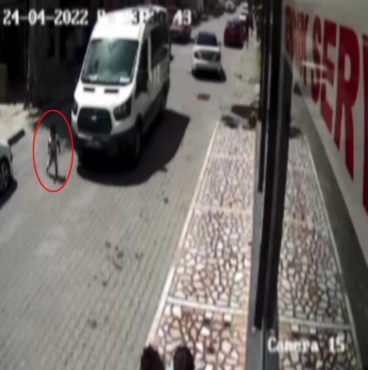 Minibüs altında kalan 2 yaşındaki Doruk, hastanede öldü