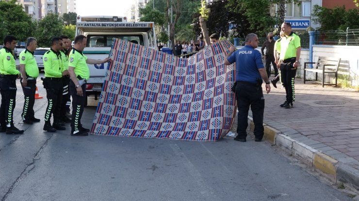 Otobüsün altında kalan patenli çocuk öldü