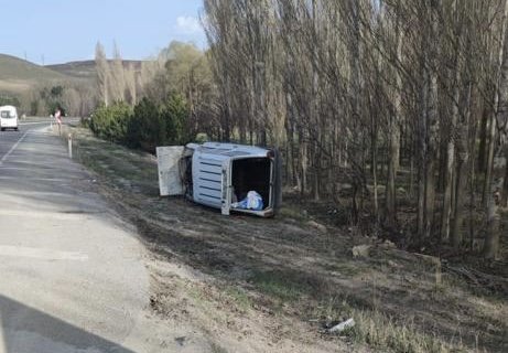 Otomobil devrildi; 5’i çocuk 9 yaralı