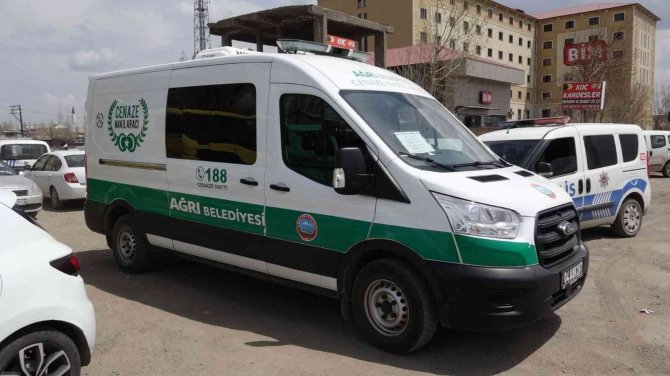 17 yaşındaki genç ölü olarak bulundu