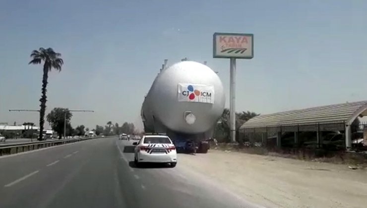 30 metrelik reaktör kazanı, kara yolu ile taşınıyor