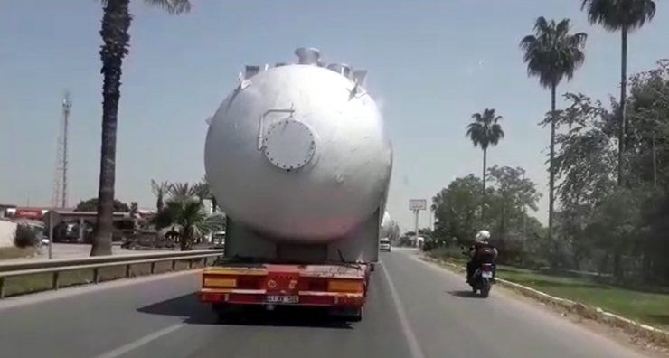 30 metrelik reaktör kazanı, kara yolu ile taşınıyor