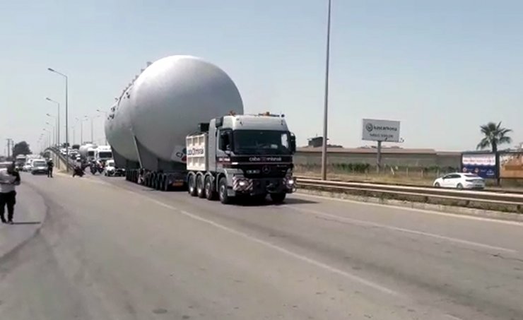 30 metrelik reaktör kazanı, kara yolu ile taşınıyor