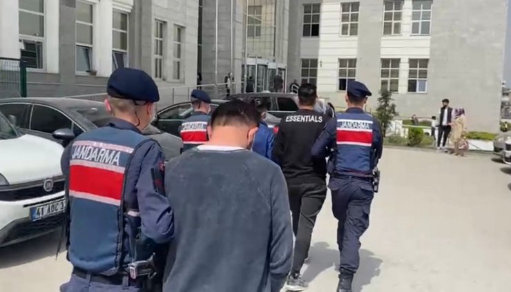 Afgan uyruklu 46 kaçak göçmen yakalandı,3 organizatör tutuklandı