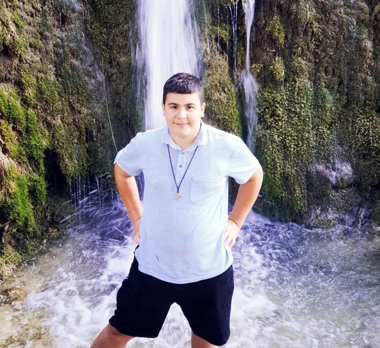 Arkadaşının kazara vurduğu liseli Arda, son yolculuğuna uğurlandı