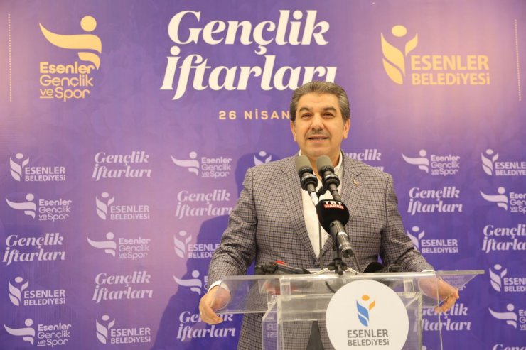 Bakan Mustafa Varank gençlerle iftar yaptı