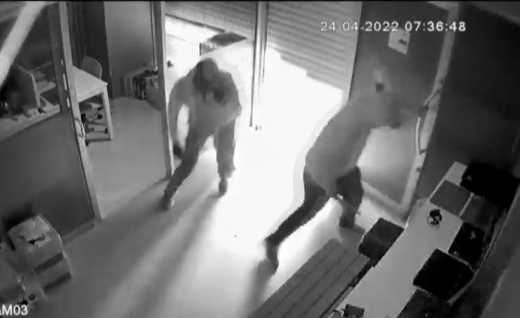 Bunlarda pişkin hırsız...