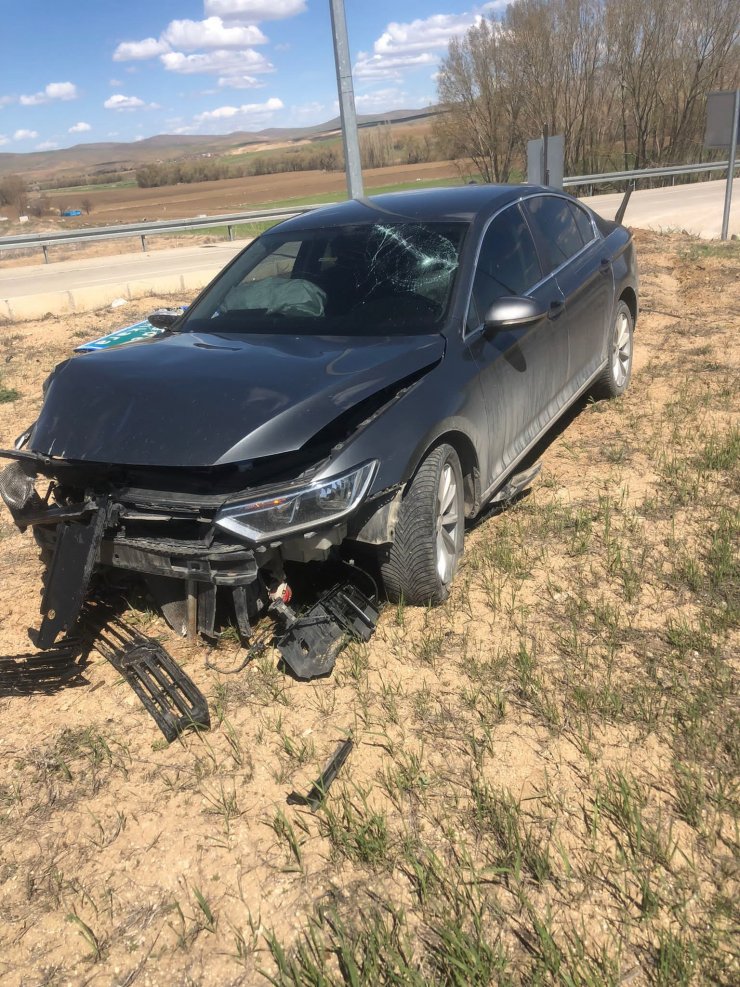 Çalınan otomobili kazada hurdaya döndü