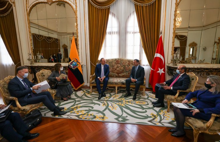 Çavuşoğlu, Ekvator’da iki ülke arasındaki anlaşmalara imza attı