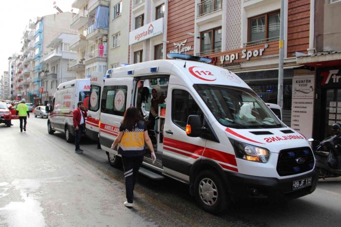 Ev yangınında 6 kişi dumandan etkilendi