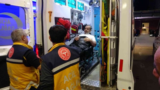 Hafif ticari araç ile otomobil çarpıştı: 1 ölü, 1 yaralı